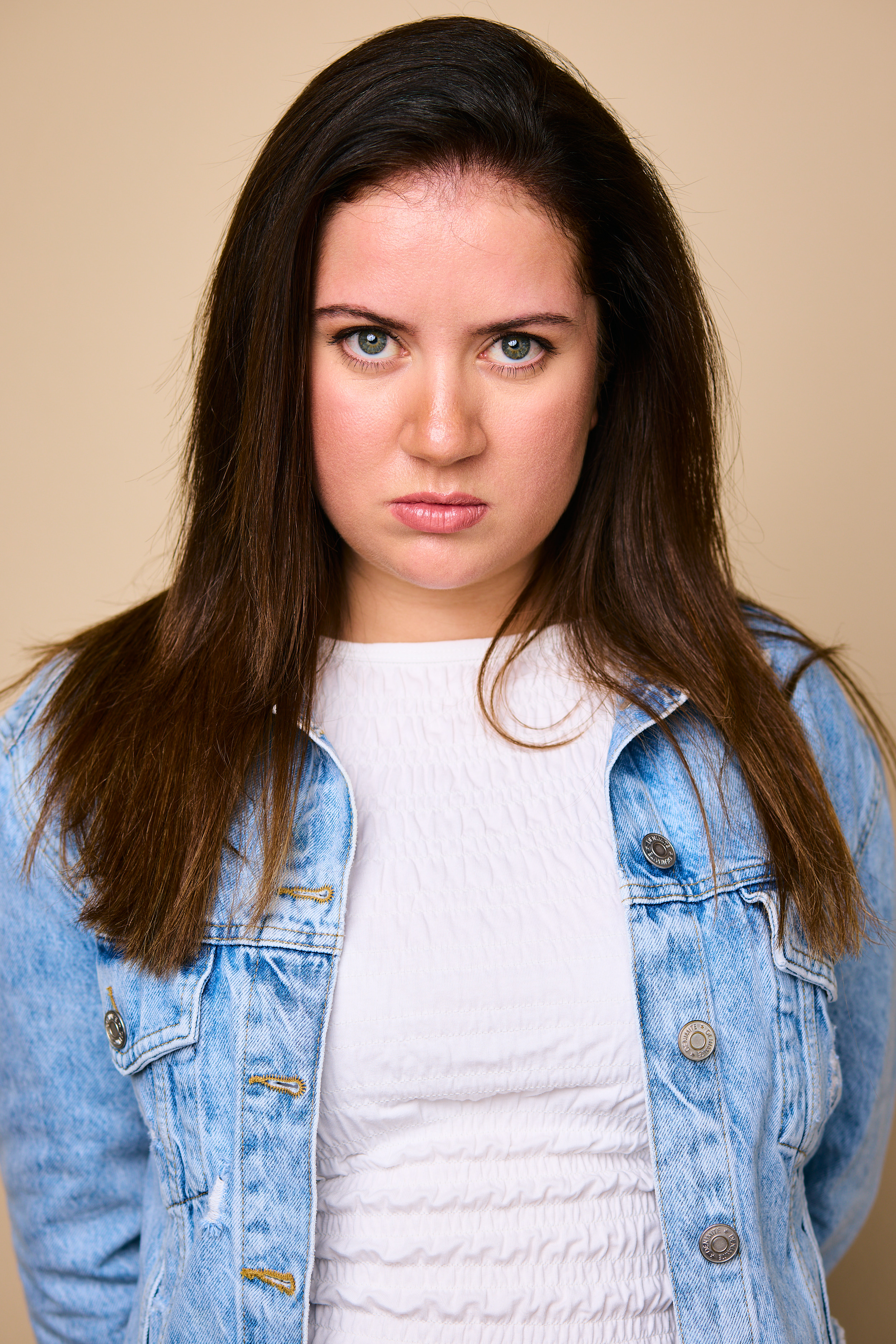 Beatriz Suellen — intense character portrait