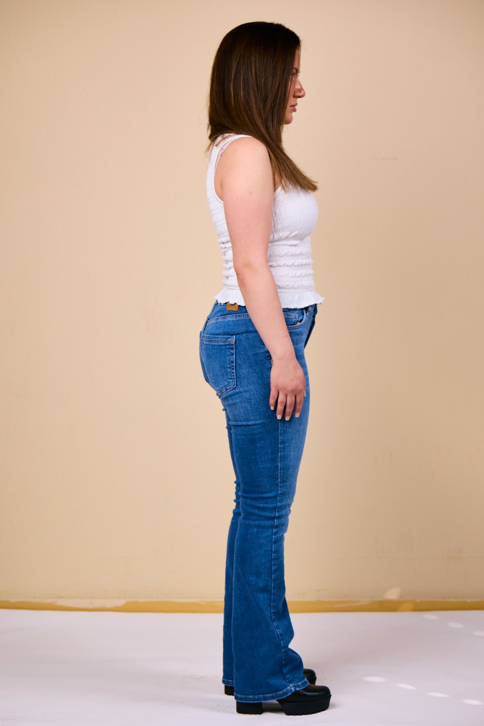 Beatriz Suellen — profile digital, right side