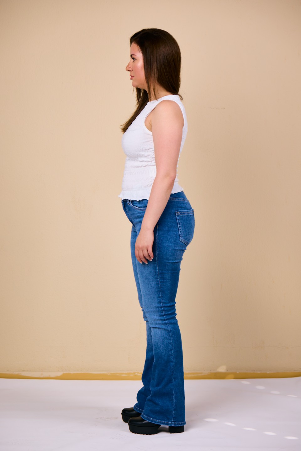 Beatriz Suellen — profile digital, left side