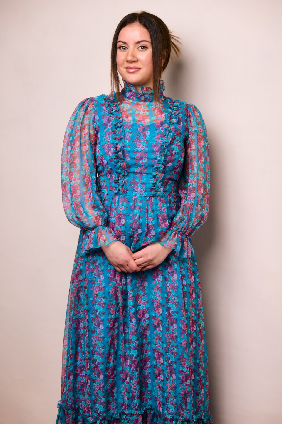 Beatriz Suellen — editorial in floral dress