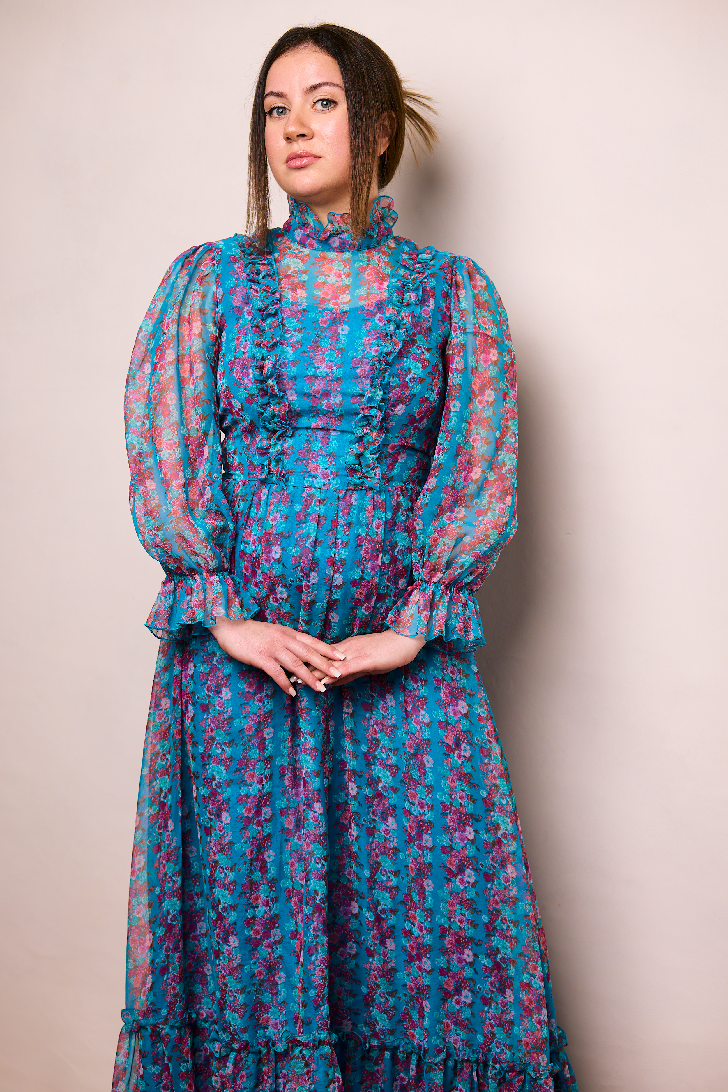 Beatriz Suellen — floral dress full body