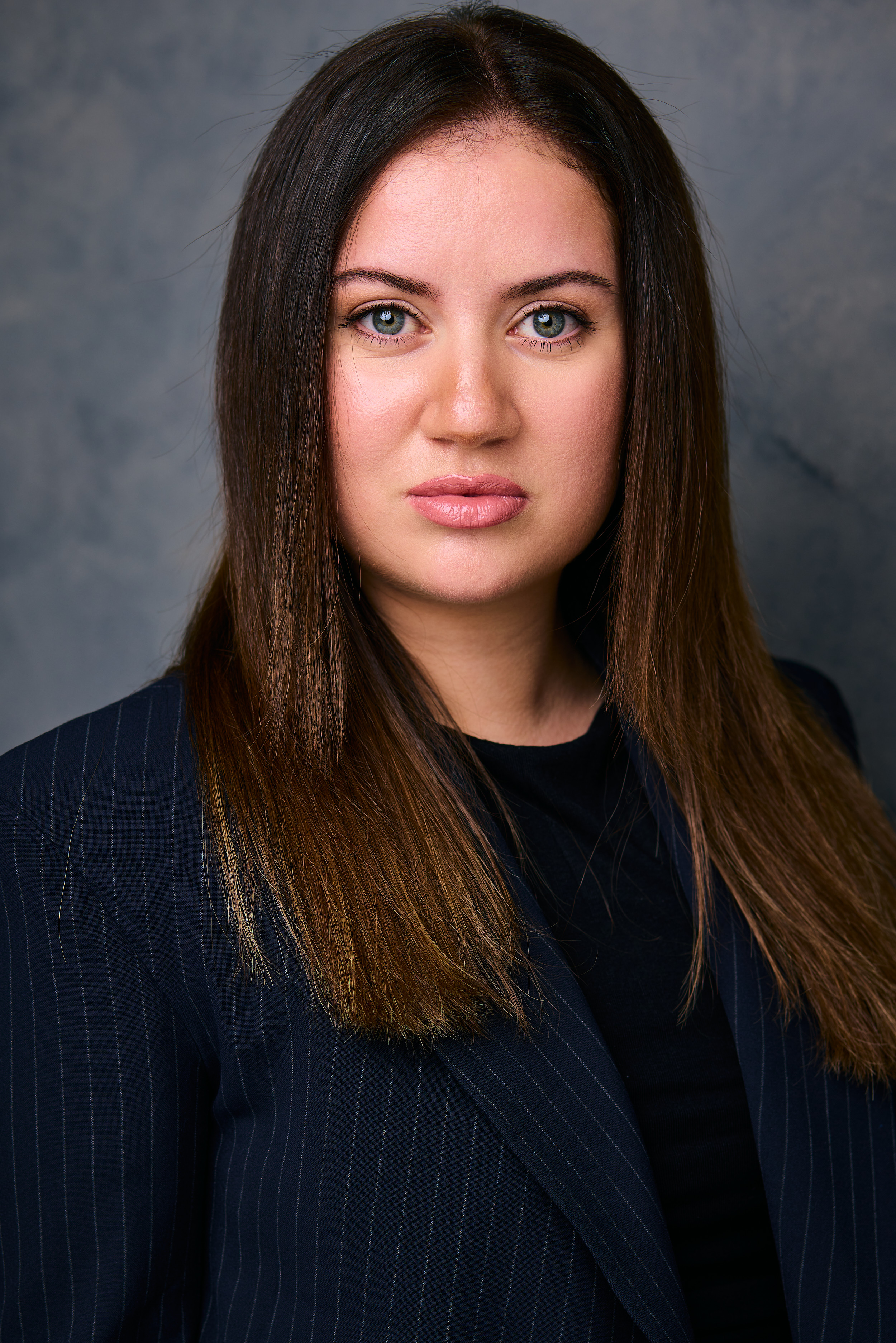 Beatriz Suellen — blazer headshot