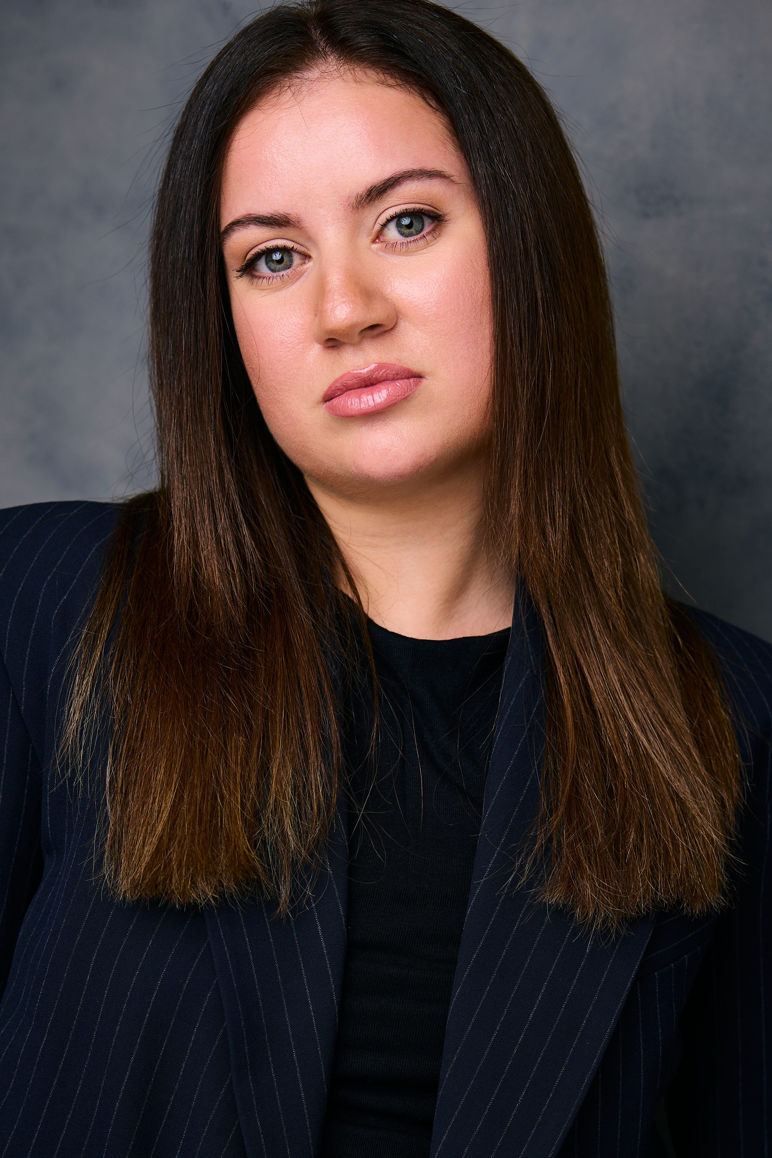 Beatriz Suellen — three quarter portrait blazer